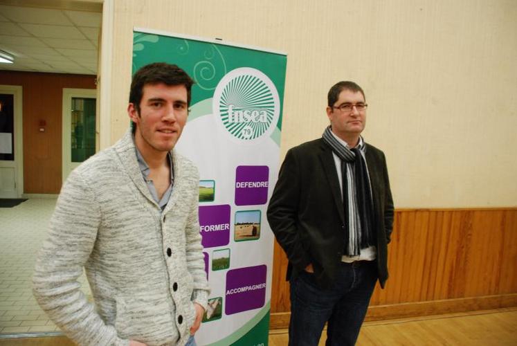 Julien Dupuis, président JA du canton de Saint-Maixent et Thierry Bernier, président de la section bovine, suivent de très près une situation qui fragilise les jeunes agriculteurs.