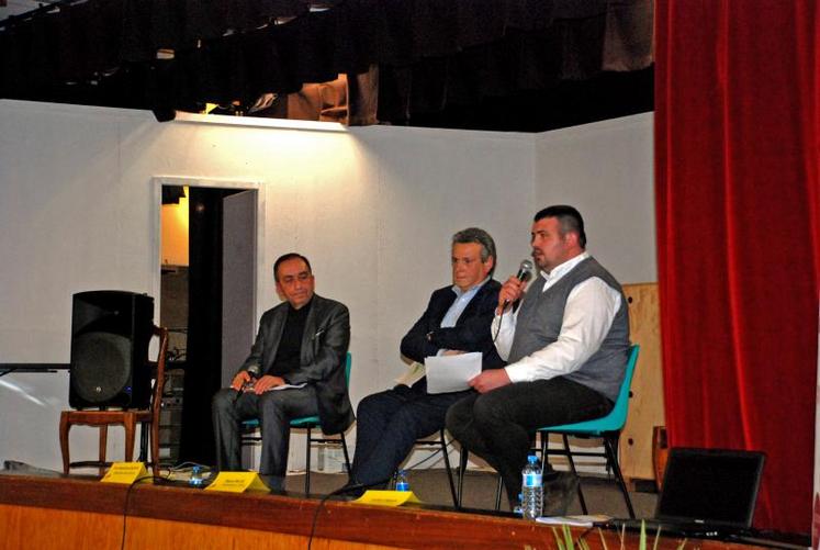 De gauche à droite : Jean Grellier, Thierry Pouch et Émilien Piroux ont participé à la table ronde des JA sur le thème « Agriculture, un enjeu de société ».