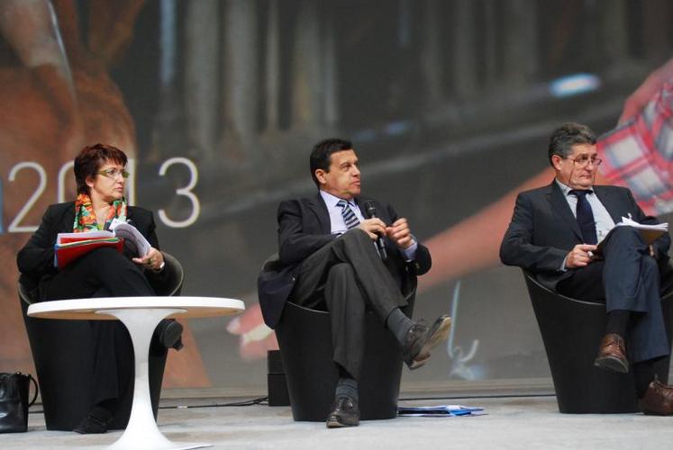 Les congressistes ont demandé au ministre « de travailler autrement, plus et mieux! »