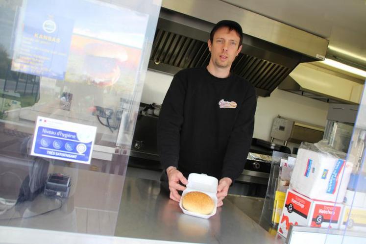 Sébastien Desvignes tient à utiliser le plus de produits locaux dans ses burgers.