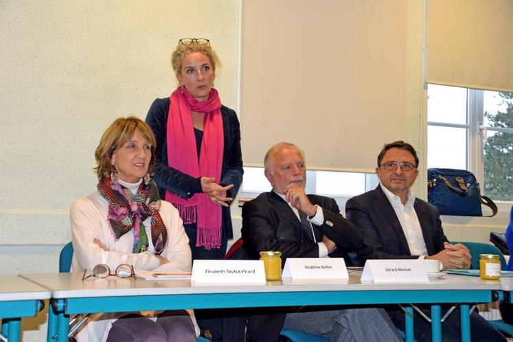 La mission parlementaire sur les produits phytopharmaceutiques, dont Delphine Batho est membre, était reçue par les équipes
du CNRS de Chizé. Autant que les scientifiques, les agriculteurs aspirent à être écoutés.