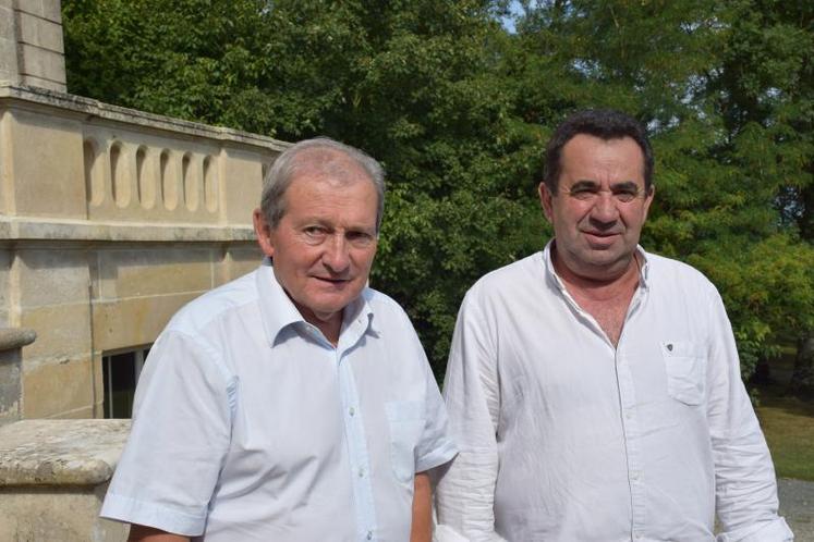 Guy Guédon (à gauche) et Claude Jarriau, respectivement directeur et président de la fédération départementale de la chasse, « ont négocié » avec les exploitants pour préserver 800 ha de chaumes.