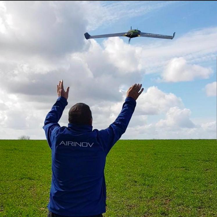 La technologie Airinov utilise un drone qui, une fois à 150 m
de hauteur, va calculer la biomasse par télédétection.