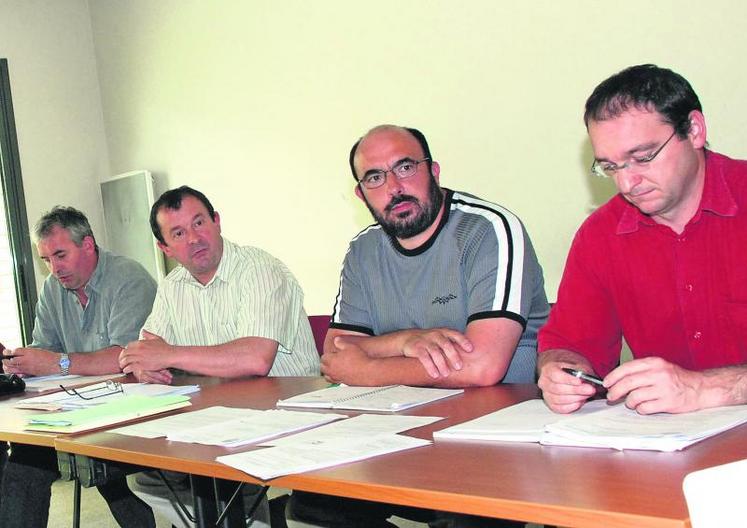 Dominique Marchand, président de la FDSEA de la Vienne ; Patrice Coutin, président de la FDSEA des Deux-Sèvres ; Philippe Moinard, président de la FRSEA et Samuel Gaborit, secrétaire général de la FRSEA.