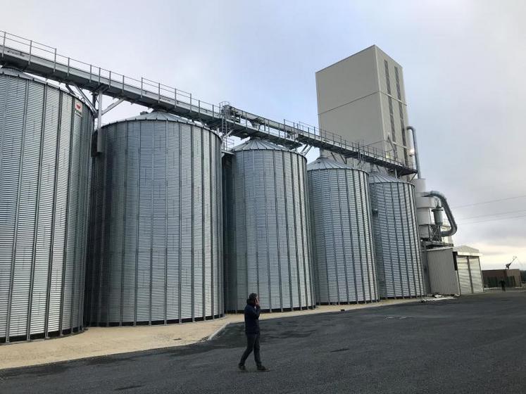 Le nouveau silo de la coopérative de Matha se met en service progressivement.