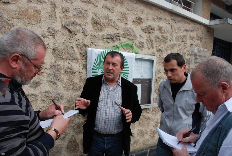 Patrice Coutin et Benoît Vignaud à l’issue de leur échange avec le sous-préfet de Parthenay.