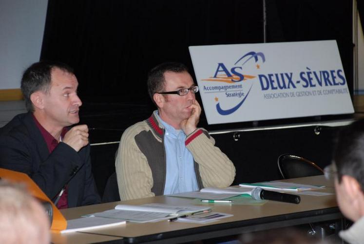Jean-Marc Renaudeau (à gauche), président et Jean-Marie Gautier, trésorier, présentaient aux adhérents le nouveau nom de leur association de gestion et de comptabilité.