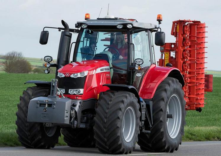 Avec une puissance maxi de 175 chevaux, culminant à 200 chevaux avec le boost au transport et à la prise de force, le MF 6718S de Massey Ferguson permet de s’attaquer à des travaux jusque-là réservés à des six cylindres.