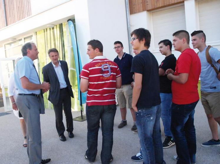 Philippe de Guénin a inauguré le nouvel internat du lycée de Venours, mardi soir, en présence de Jean-François Macaire.