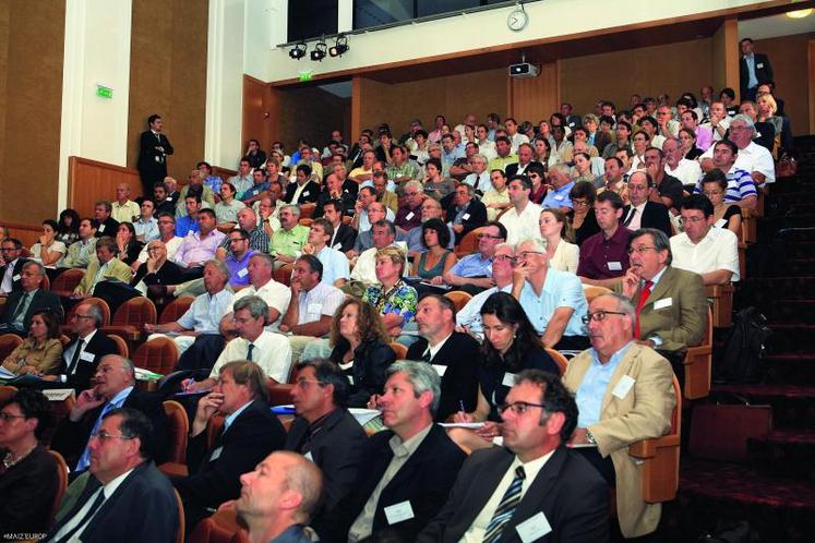 220 personnes et de nombreux parlementaires ont participé au colloque « Sécheresse : 
arrêtons de gaspiller l’eau ».