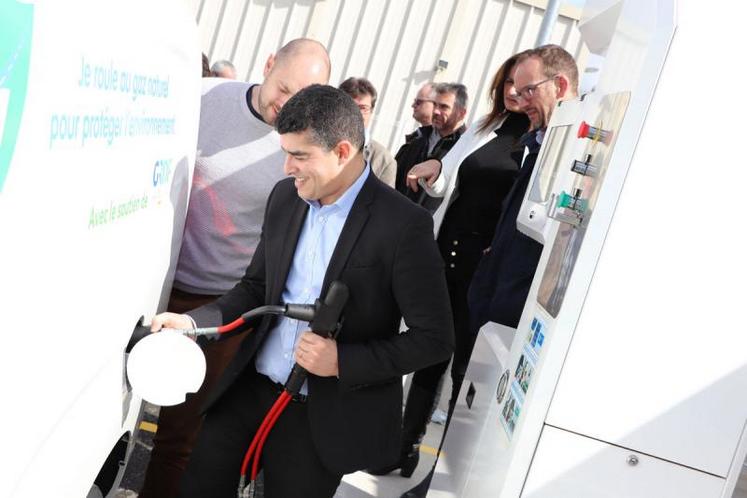 Les stations GNV se veulent aussi simples d’usage que les pompes à essence classiques.