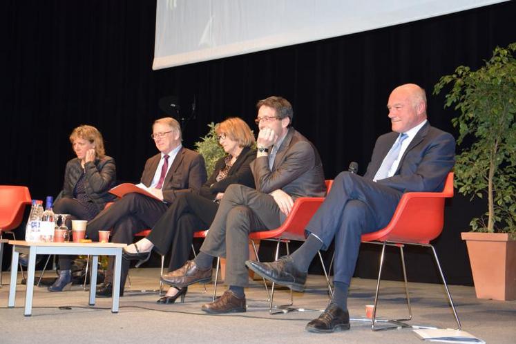 De gauche à droite : Geneviève Barat, Gérard Vandenbroucke, Reine-Marie Waszak, Olivier Bouba-Olga et Alain Rousset.