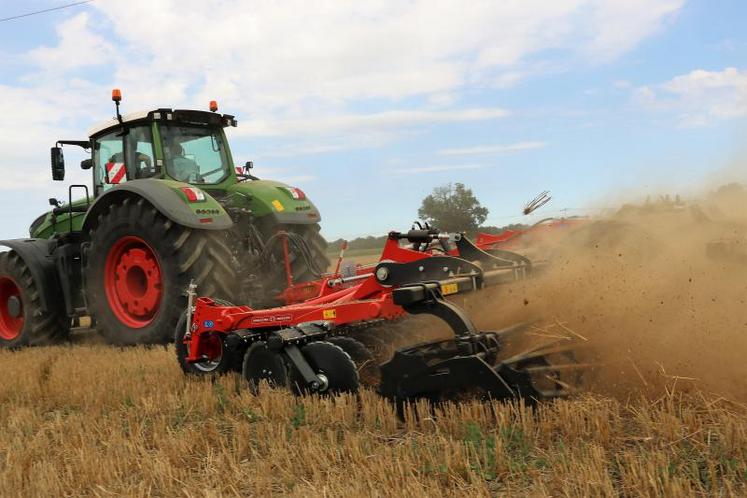 Le type de disque d’un déchaumeur à disques indépendants va conditionner sa capacité à travailler superficiellement ou plus en profondeur.