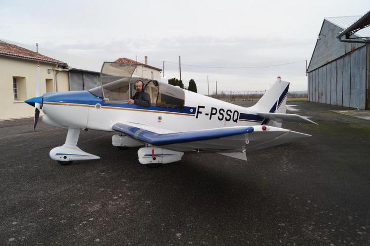 Le nouvel avion de Jacques Bougnaud, qu'il "améliore".