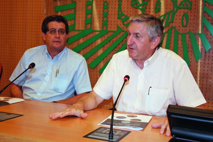 Jean-Michel Lemétayer  et Dominique Barrau, respectivement président et secrétaire général de la FNSEA , ont dévoilé la position du syndicat pour la PAC d’après 2013.