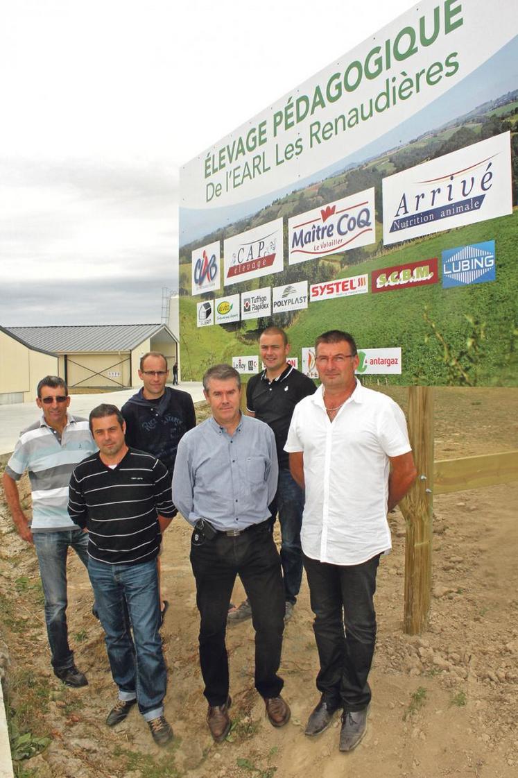 Autour d’Olivier Doucet et d’Emmanuel Doucet, Gérard Gaudron, Bruno Roger, élus de la Ciab, Jean-François Brosset et Patrick Pageard, respectivement technicien et directeur de NutriCiab.