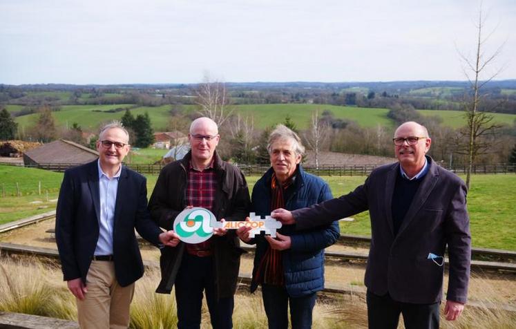 Les anciens et les nouveaux dirigeants d'Alicoop. De gauche à droite : Laurent Stéfanini, Hervé Forestier, Philippe Rogeon et Louis Marie Alaitru.