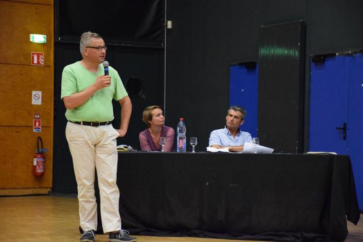 De gauche à droite : Thierry Peloquin, de la chambre d’agriculture, Estelle Narbonne de l’Ifrée, et Didier Rambaud, porteur