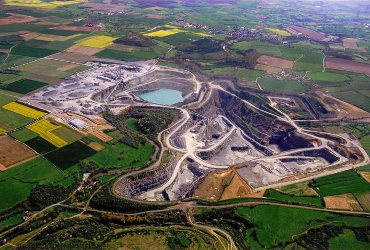 La carrière de La Noubleau où est installé le siège des carrières Roy.