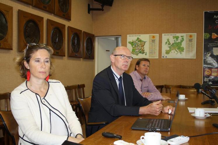 Clarisse Perrin, chargée de communication, Joseph Giraud, directeur, et Laurent Chupin, directeur de service, en charge de la ressource laitière, ont présenté la nouvelle campagne de communication.