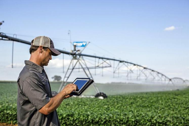 Lorsque le pivot est assez récent, il est possible d’adapter le dispositif de télégestion à l’armoire de commande. Si ce n’est pas le cas, des constructeurs proposent des solutions alternatives 
et notamment l’installation d’une seconde armoire.