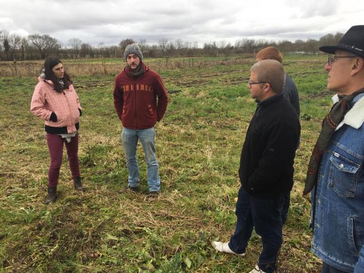 Baptiste Brigot (à gauche) va s'installer en février sur l'exploitation des Jardins de l'Osme et souhaite recruter un nouvel associé et un salarié.