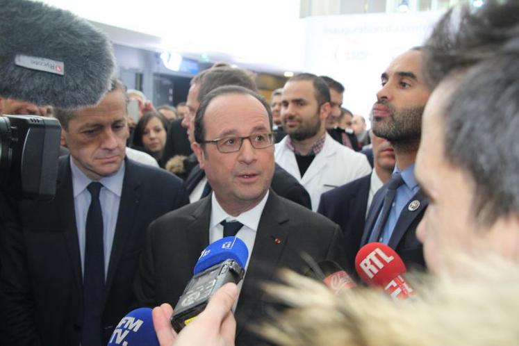 François Hollande a inauguré le centre régional cardiovasculaire du CHU avant de se rendre à la mairie de Poitiers pour participer à une grande conférence autour de la santé.