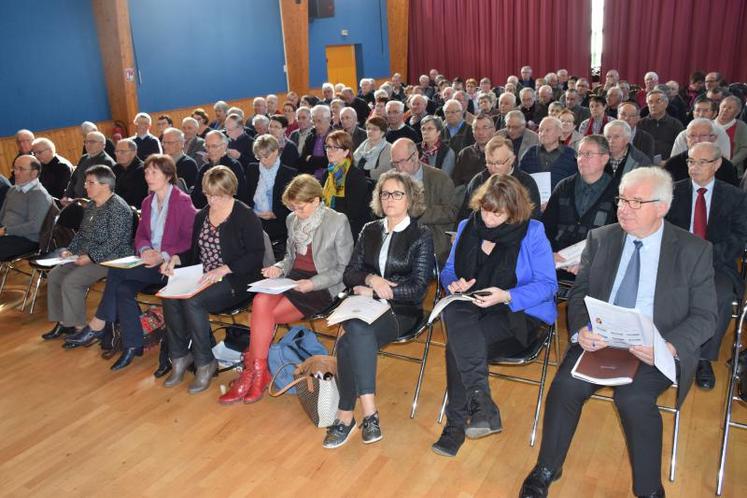 Le maire de Saint-Aubin-le-Cloud, Alain Pied, a présenté le village retraite de la commune. Cette installation permet d’adapter l’environnement aux besoins des personnes âgées. 
Une manière de lutter contre la perte d’autonomie.