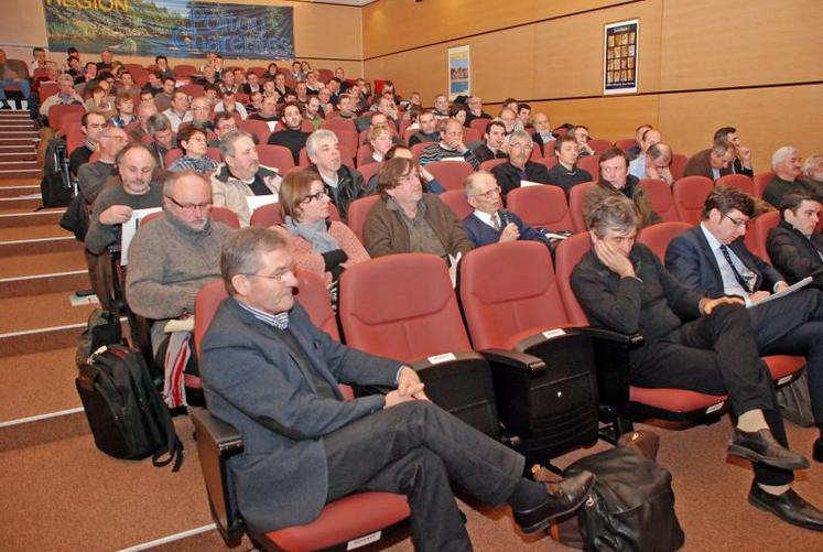 Représentants des organisations professionnelles agricoles mais également élus et responsables d’associations étaient réunis mardi 8 janvier pour échanger sur la place de l’irrigation dans l’agriculture de demain. Le débat se poursuit.