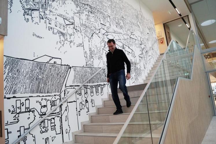 Selon Sylvain Mallet, chargé de la construction à la MSA (sur la photo), « le thème de la BD se retrouve dans les noms de salles et une fresque murale réalisée par le peintre angoumoisin, Luc Fery ».