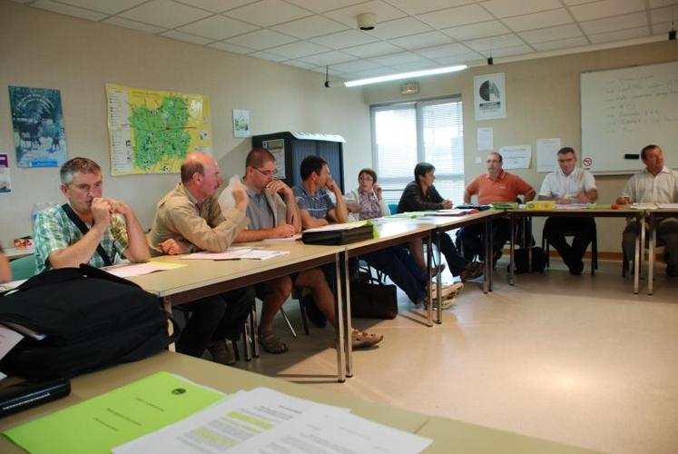 La FDSEA pointe du doigt la hausse du prix de l’aliment et alerte les fabricants d’aliments.