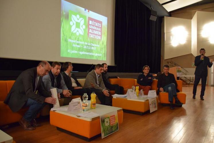 De nombreux intervenants se sont succédés au fil des tables rondes.