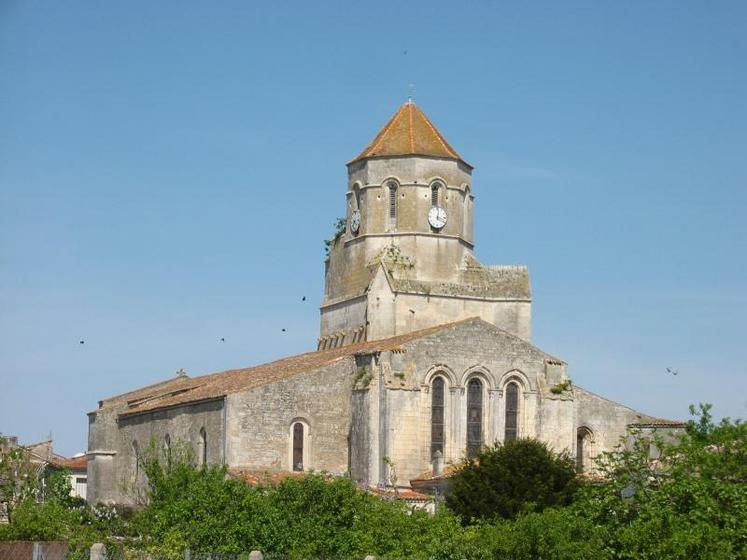 L’église St-Pierre de Cozes, victime d’un effondrement de toiture et d’infiltrations dans son clocher, va voir ses travaux soutenus par la Fondation du patrimoine.
