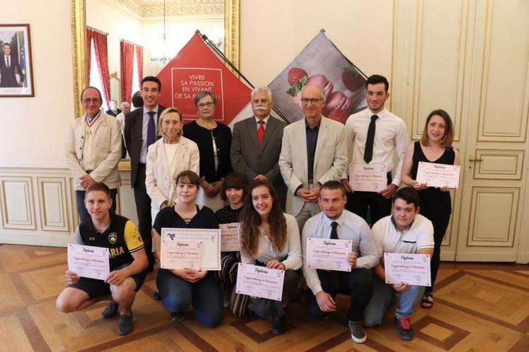 Médaillés dans des concours ou remarqués pour leur savoir-être, les apprentis méritants ont été reçus  sous les ors de la République.