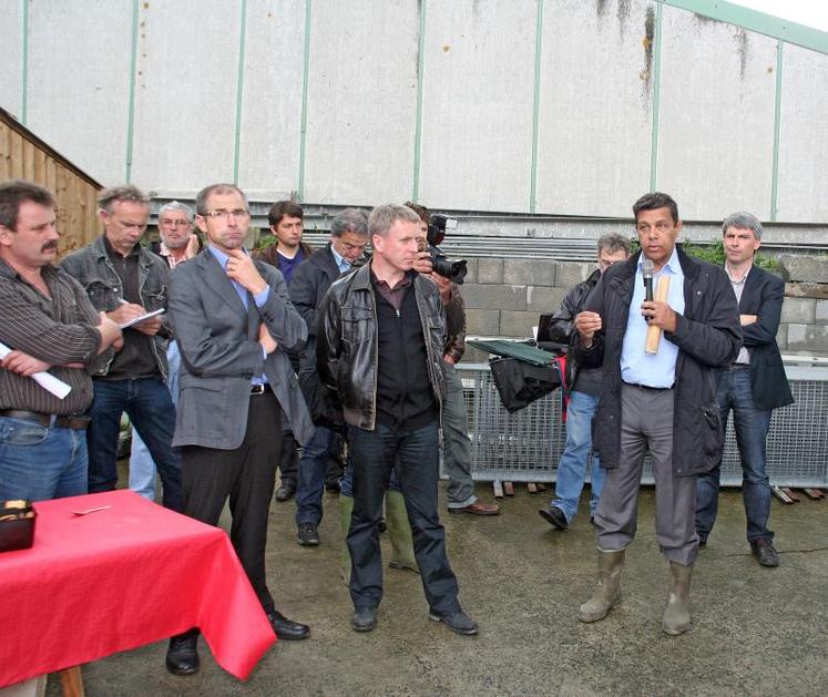 Xavier Beulin demande à la MSA, aux banques et à Groupama d’octroyer aux éleveurs « le bénéfice de mesures exceptionnelles ».