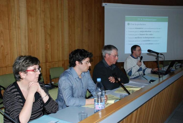 Gérard Kéraval (à droite) a dressé un bilan de la filière au niveau régional.