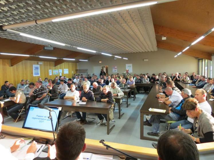 Cent vingt personnes du couloir entre Mauzé-sur-le-Mignon et Belleville jusqu’à Vasles ont participé à la réunion d’information, lundi.