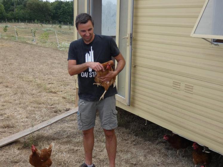 Stève Barreaud élève pour l’heure 400 poules sur ces 3,78 ha, avec un objectif de 1200 têtes à terme pour l’élevage.