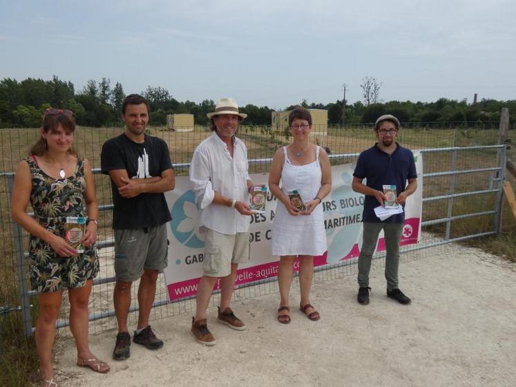 De gauche à droite, Juliette Bernard (chargée de mission agricole du département), Stève Barreaud, Vincent David, Françoise de Roffignac et Julien Lucy.