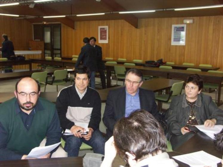 De gauche à droite, les quatre présidents, Philippe Moinard, (FRSEA), Julien Geay (JA région), Daniel Rouvreau, (chambre d’agriculture des Deux-Sèvres) et Yvette Thomas (FRCA).