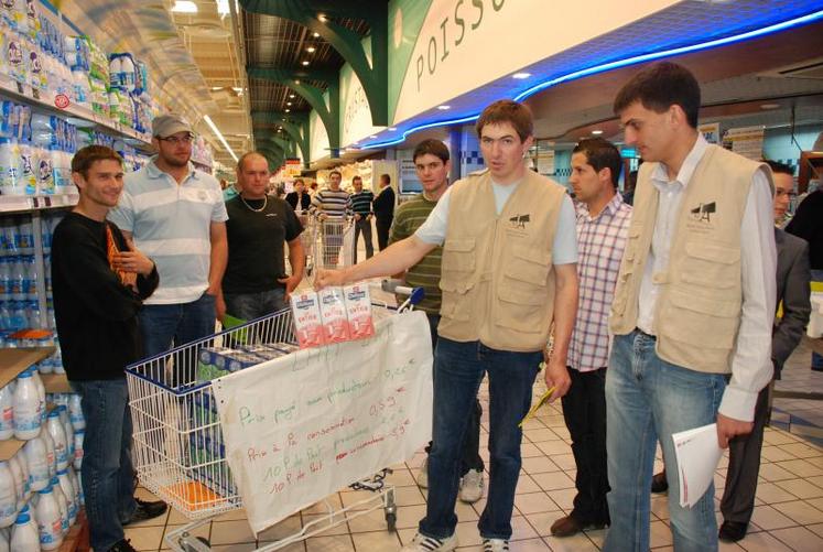 Le prix du lait exacerbe les tensions entre producteurs et distributeurs.