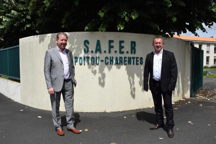 Philippe Tuzelet, le directeur général de la Safer Poitou-Charentes, et Patrice Coutin, le président, se réndront le 20 juin 2019 à Périgueux pour acter la création de la Safer Nouvelle-Aquitaine.