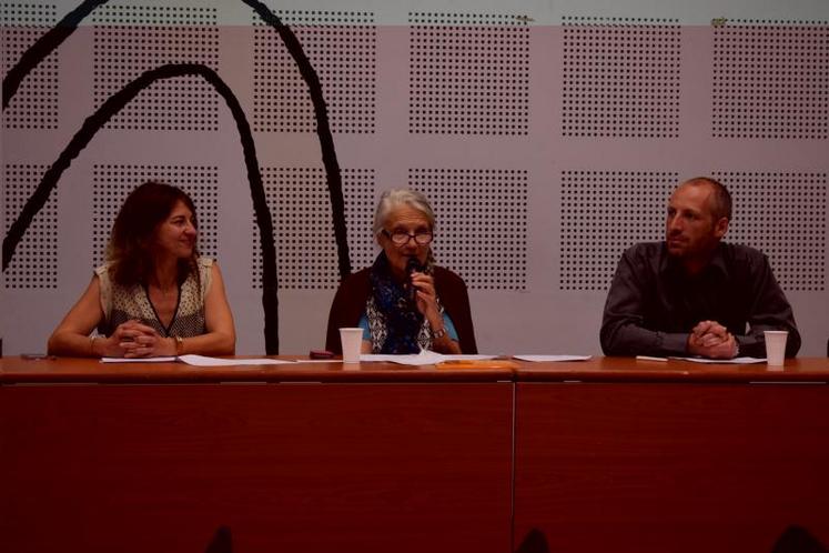 Anne-Marie Cocula, au centre, entourée de Corinne Marache et de Philippe Meyzie, ont abordé le goût sous un angle historique