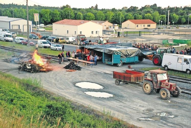 En juin, blocage de la plate-forme Super U de Prahecq.