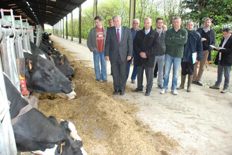 A l’occasion de la Semaine du développement durable, Pierre Lambert a choisi par une visite sur l’exploitation du Gaec du Petit Quéray à Saint- Gelais de marquer l’engagement de l’Etat dans le développement des unités de méthanisation.