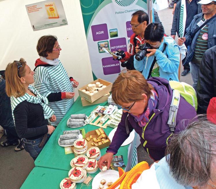 Le Poitou-Charentes avait installé un stand où l’on pouvait déguster les produits du terroir.