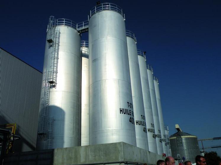 Dans son usine à Chalandray, la coopérative Centre Ouest Céréales produit 150 000 tonnes
de tourteaux pour 90 000 tonnes d’huile végétale. La vente de biocarburants de première génération sécurise un modèle économique.