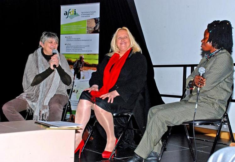 De gauche à droite : Sylvie Macheteau, Karen Serre et Abla Yaovi.