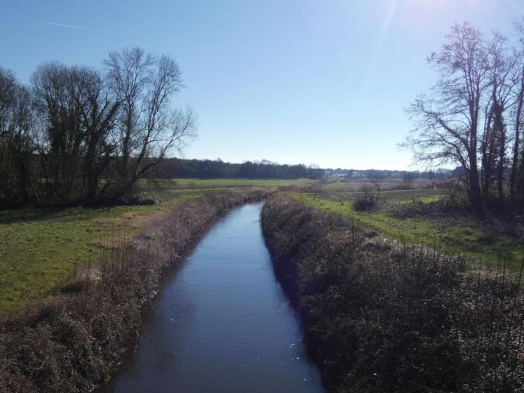 L’objectif du programme Re-Sources est de faire évoluer l’agriculture de la vallée de l’Arnoult, en réimplantant du maraîchage, de l’élevage et en transformant les grandes cultures.