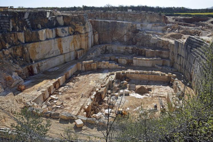 La carrière de Luget à Pranzac a une profondeur de 35 mètres.